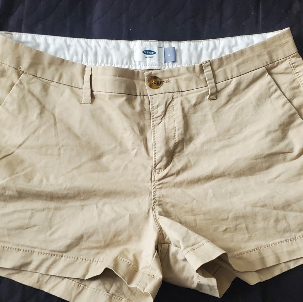 Women’s Old Navy Khaki Chino Shorts
Size 4